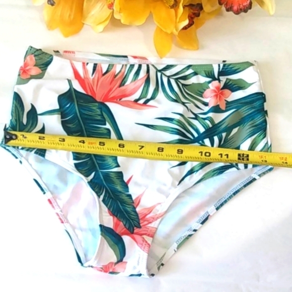 GREEN TWIST FRONT WRAP BIKINI TOP WHITE FLORAL HI-WAISTED BOTTOMS SZ MEDIUM NWOT - Picture 12 of 12